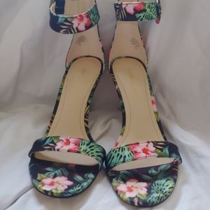 🌺👠👡 Black Betty Tropical Heel Strap Sandals